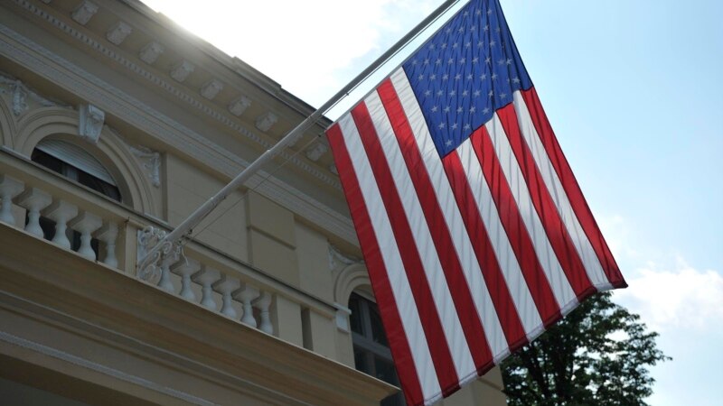 Sa protesta ispred ambasade SAD u Beogradu zatražena zaštita prava Srba na Kosovu