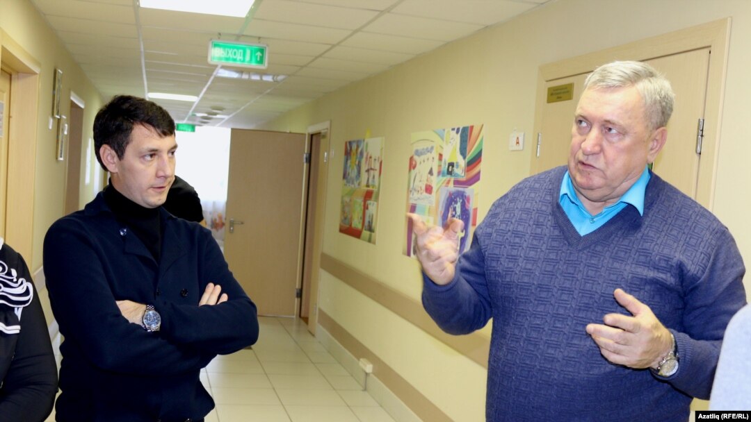 (с) Җырчы Фирдүс Тямаев һәм Казан һосписы җитәкчесе Владимир Вавилов