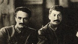 İosif Stalin (sağda) və Anastas Mikoyan
