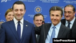 Новий і старий прем’єри Грузії -- Іраклій Ґарібашвілі і Бідзіна Іванішвілі