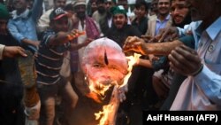 Актывісты ў Пакістане спалілі партрэт прэм'ера Індыі Нарэндра Модзі, 1 сакавіка 2019