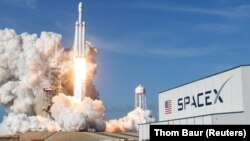 SpaceX компаниясының ғарышқа зымыран ұшыру сәті (Көрнекі сурет). 