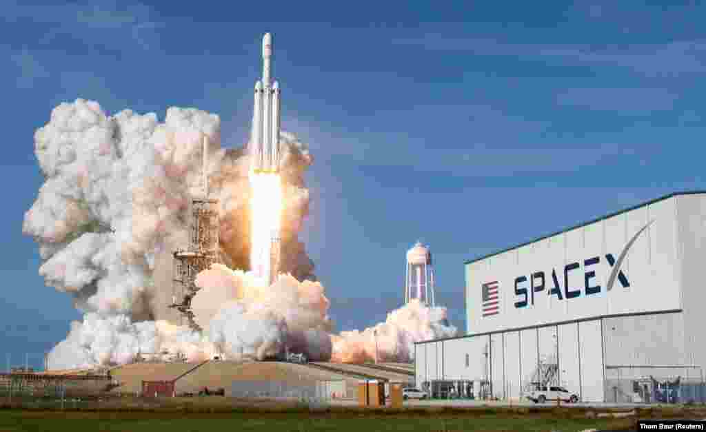 Falcon Heavy зымыран тасығышының ұшырылу сәті.&nbsp;&nbsp;