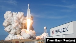 ​​Запуск Falcon Heavy. Мыс Канаверал, 6 февраля 2018 года.