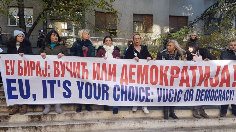 Сојуз за Србија ги блокира влезовите на РТС