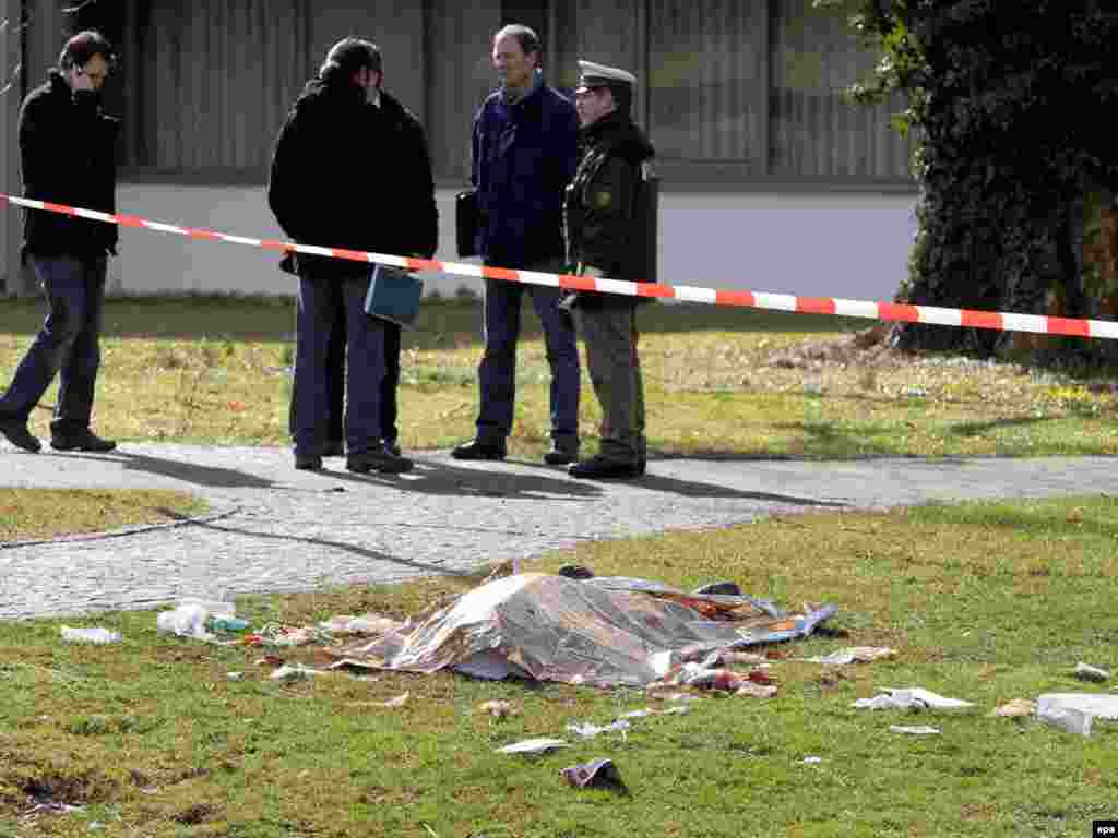 15 человек убиты 17-летним парнем в немецком городе Винненден. Сам он застрелен полицией при задержании.