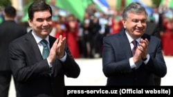 Президент Туркменистана Гурбангулы Бердымухаммедов и его узбекский коллега Шавкат Мирзиеев посещают западный регион Узбекистана – Хорезм, соседствующий с Туркменистаном. 24 апреля 2018 года.
