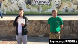 Роман Лєсниченко (ліворуч) на зустрічі з Миколою Платошкіним