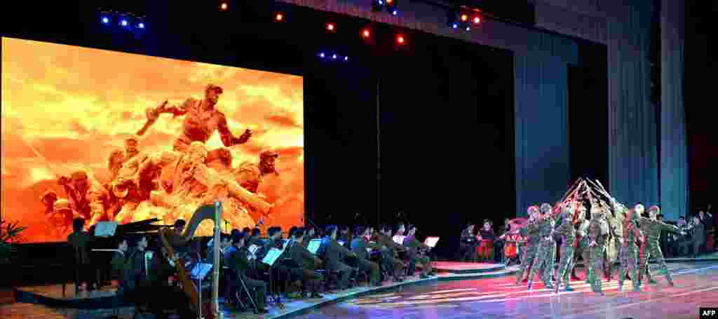 Концерт Ансамбля песни и пляски Народной армии КНДР во Дворце культуры в Пхеньяне 9 аперля 2013 г. 