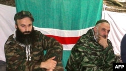 Шамиль Басаев и Аслан Масхадов. Чечня, 1 января 2004 года