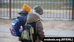 Українські школярі і студенти не ходять в навчальні заклади з початку березня