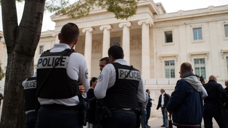 Над 60 уапсени по насилните синдикални протести во Франција