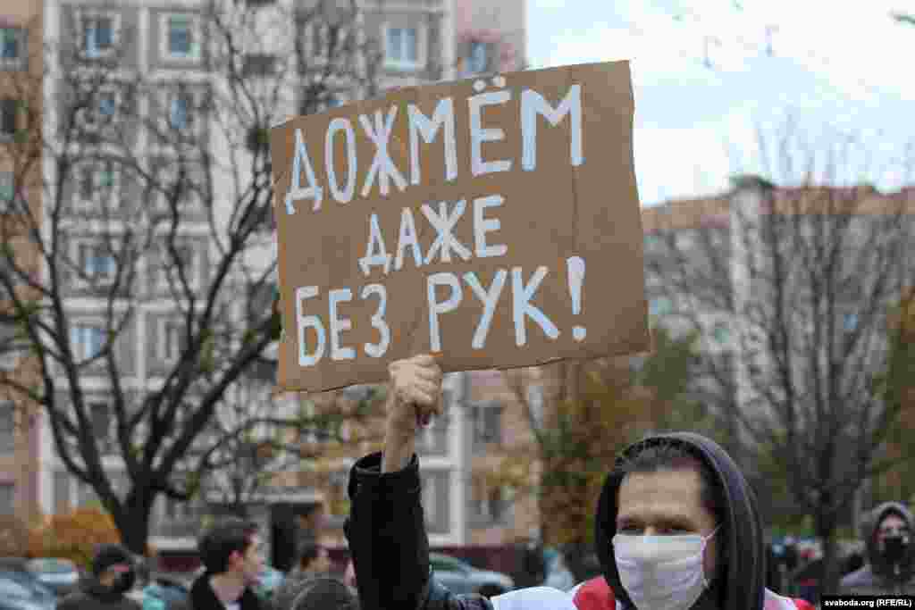 У п&#39;ятницю Лукашенко заявив, що будь-хто, хто доторкнеться до силовика в ході протестів, &laquo;піде як мінімум без рук&raquo;