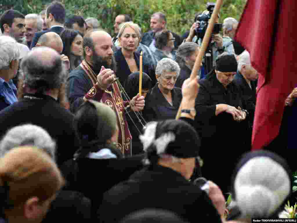 დაღპულთა საპატივცემულოდ პარაკლისი გადაიხადეს.