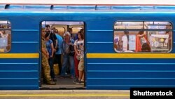 Повністю відмовитись від жетонів метрополітен планує вже восени