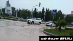 Türkmenbaşy, Balkanabat we Serhetabat şäherlerine suw-sil geldi