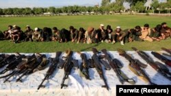 آرشیف- شماری از افراد واسته به گروه داعش