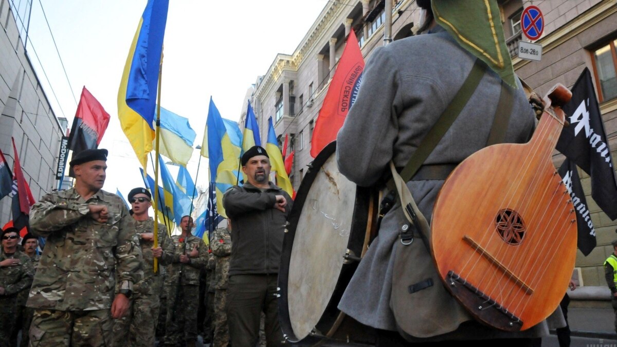 Пела украинские песни, танцевала