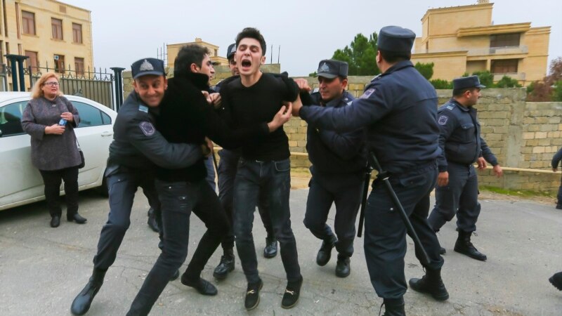 Azerbaýjanyň oppozisiýa protestçileri polisiýa bilen çaknyşdy