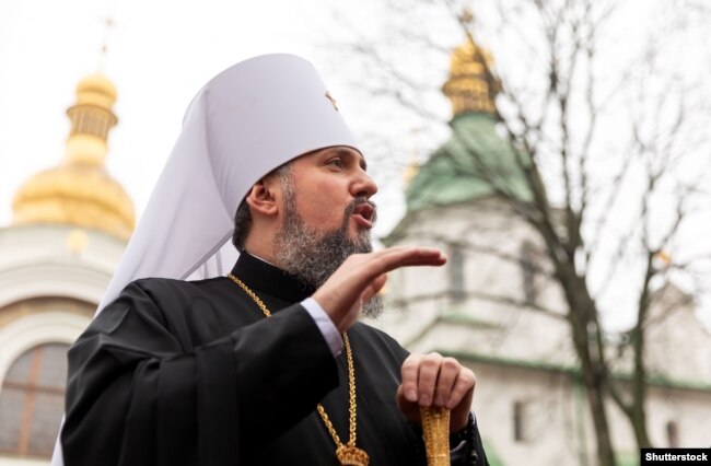 Глава ПЦУ митрополит Київський і всієї України Епіфаній під час відзначення другої річниці Об’єднавчого собору українських церков біля Софійського собору, храму часів України-Русі (1011 рік). Київ, 15 грудня 2020 року