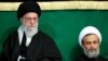 علیرضا پناهیان (سمت راست) در یک مراسم عمومی در کنار علی خامنه‌ای
