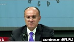Бывший министр обороны Армении Сейран Оганян (архив) 