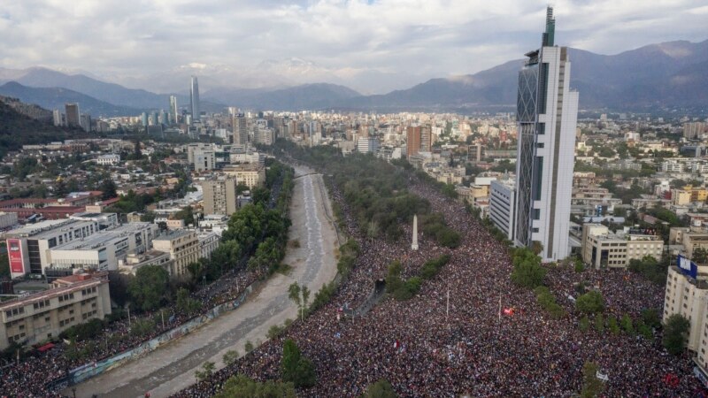 تظاهرات یک میلیونی  در سانتیاگو؛ رئیس جمهوری شیلی: پیامتان را شنیدم 