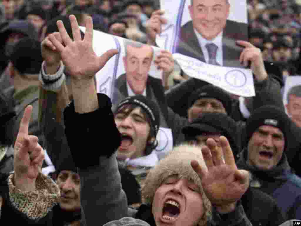 But despite the international observers' verdict, protesters took to the streets. In Tbilisi on January 6, they raise portraits of main opposition leader Levan Gachechiladze.
