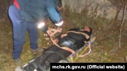 Рятувальники евакуюють постраждалого, 20 листопада 2017 року