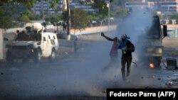 Anti-government protesters clash with security forces in Caracas on May 1. 