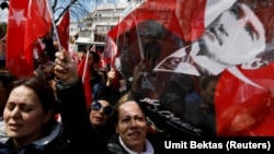 Сторонники главной оппозиционной партии Турции – Республиканской народной партии – с портретами Кемаля Ататюрка. Стамбул, 30 марта 2019