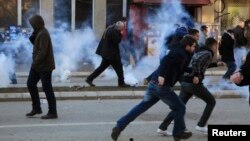 Полиция мен студенттер қақтығысы. Косово, Приштиина, 7 ақпан 2014 жыл.