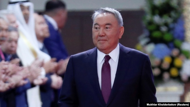 Қазақстанның бұрынғы президенті Нұрсұлтан Назарбаев өзінен кейін президент бюолып сайланған Қасым-Жомарт Тоқаевтың инаугурациясында. Нұр-Сұлтан, 12 маусым 2019 жыл