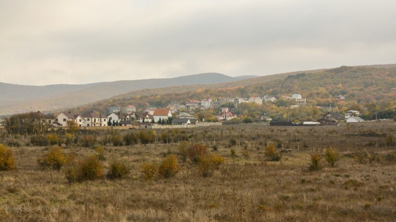 Varnut vadiysiniñ ğarbiy tarafında: Küçük Muskomiya (Rezervnoye) köyündeki manzaralar