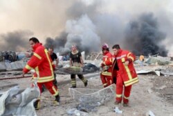 Спасатели на месте взрыва в порту Бейрута, 4 августа 2020 г.