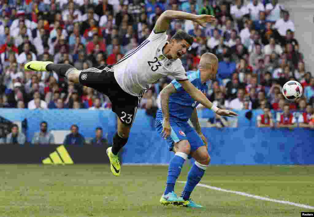 Football Soccer - Germany v Slovakia - EURO 2016 - Round of 16 - Stade Pierre-Mauroy, Lille, Franc