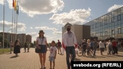 Прыходзілі на пікет сем’ямі