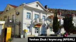 Дом Ватикиоти на набережной Назукина, 13