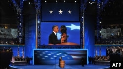 Обама со сопругата Мишел на Националната конвенција на Демократската партија 