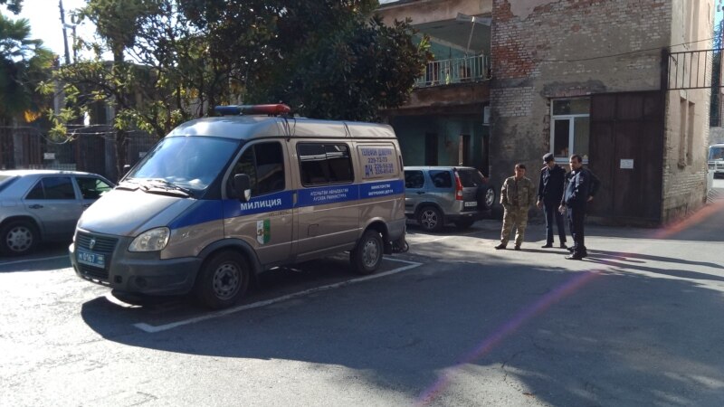 Абхазская неделя: криминальная Гагра, пикет перед посольством, выборы