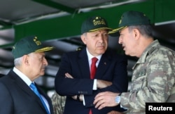 Президент Турции Реджеп Тайип Эрдоган в военных учениях EFES-2016 в Сеферихисаре. Измир, 31 мая 2016 года