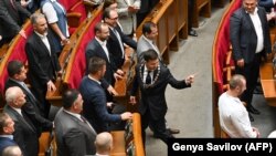 Президент Володимир Зеленський і депутати парламенту 8-го скликання у день його інавгурації 20 травня 2019 року
