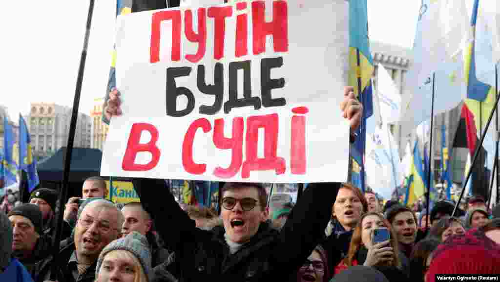 УКРАИНА - Украинскиот претседател Володимир Зеленски денеска рече дека постои можност за сеопфатна војна со соседна Русија, но и дека сака да оствари конкретна средба со рускиот претседател Владимир Путин.