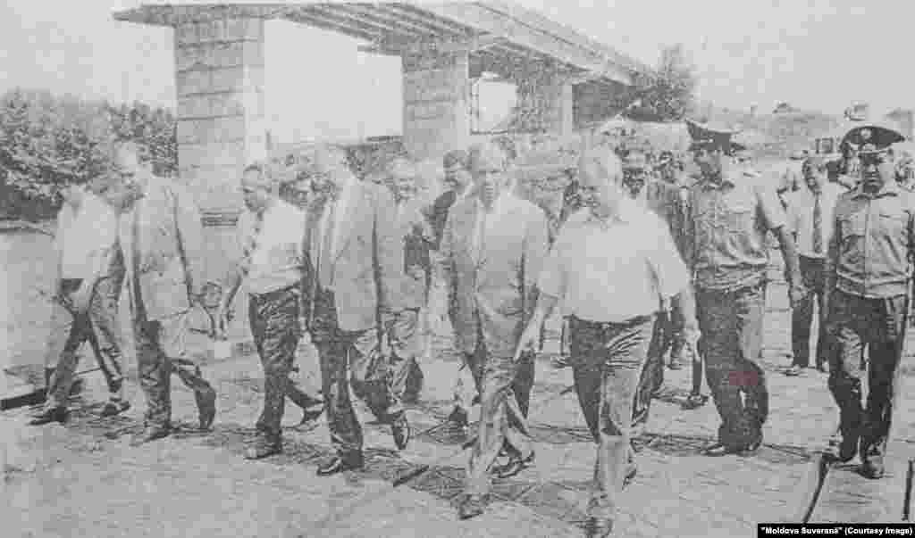 &quot;Moldova Suverană&quot;, 2 iulie 1996, inspecţie la podul de la Vadul lui Vodă care era în reparaţie