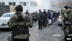 Українські полонені напередодні обміну в Донецьку