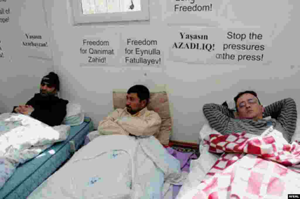 Azerbaijan – Journalists on 8th day of a hunger strike to protest what they call continued government harassment, Baku, 02Apr2008 - As activists fight for reform under authoritarian regimes, some have turned to increasingly desperate measures. In Azerbaijan, two jailed editors of opposition newspapers, Qanimat Zahid and Eynulla Fatullayev, launched a hunger strike in March to demand the release of all imprisoned journalists in the country. Other journalists have joined the strike to support their jailed colleagues. 