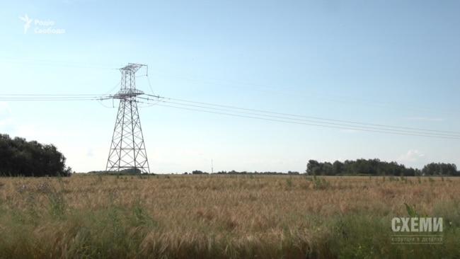 Дві з них – ПрАТ «Львівобленерго» та ПрАТ «Прикарпаттяобленерго» – ЗМІ традиційно відносили до сфери впливу братів Суркісів, Ігоря Коломойського та Геннадія Боголюбова