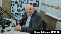 Eugen Roșcovanu în studioul Europei Libere