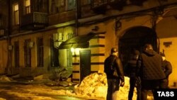 Взрывы в Одессе стали привычными. На снимке: полиция на месте одного из взрывов в минувшем январе 