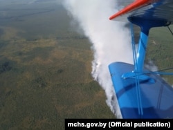 Для тушэньня пажару на Альманскіх балотах задзейнічалі авіяцыю.